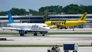 JetBlue and Spirit Airlines planes