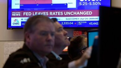 A television screen on the floor of the New York Stock Exchange displays the Federal Reserve's decision on interest rates, Jan. 31, 2024.