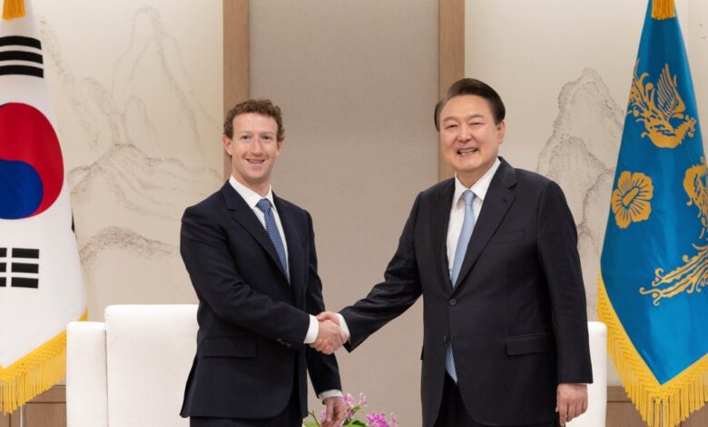 Metaa CEO Mark Zuckerberg shakes hands with South Korean President Yoon Suk Yeol during his visit to Seoul on Feb. 29, 2024.