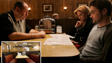 'Sopranos' booth featured in last episode sold for over $82K at auction