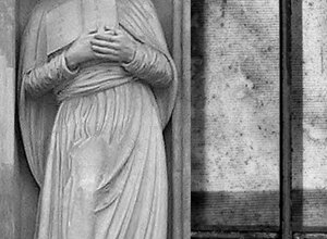 Wang Zhiming statue (left) at the Westminster Abbey in London.