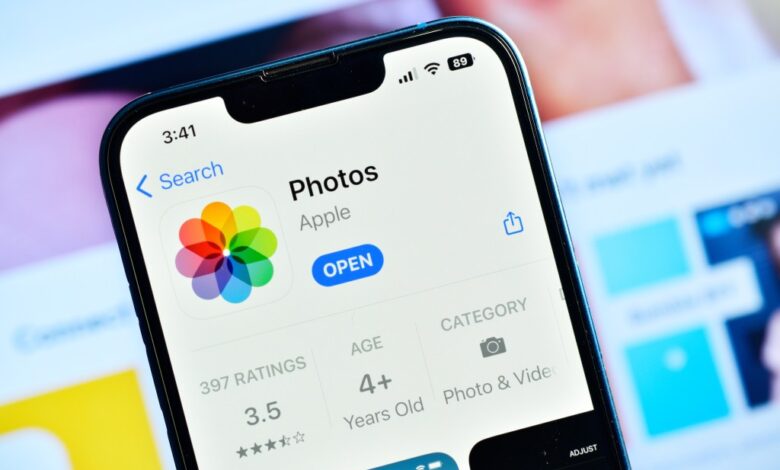 Deleted photos are reappearing on iPhones that have gotten Apple's latest update.