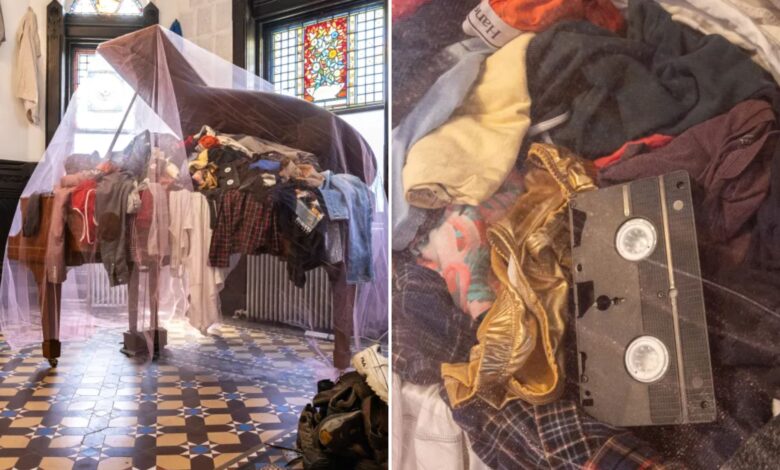 Art exhibit shows items dead NYers leave behind