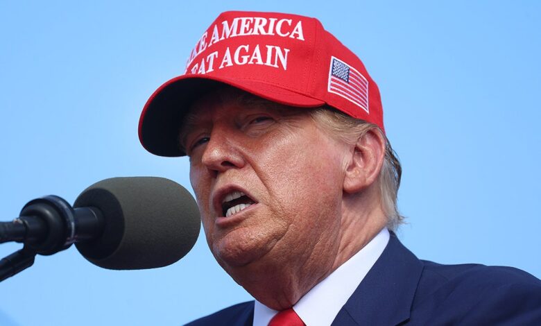 Trump talking to a crowd.
