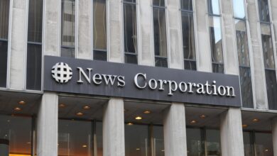 News Corp turned in a 6% increase in fourth-quarter revenue, due in part to strength at its Dow Jones business unit.