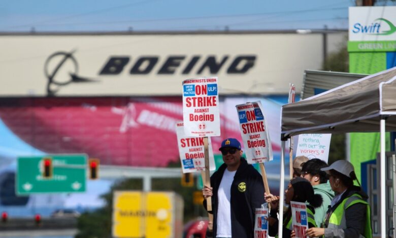 Striking workers last week in Everett, Wash.