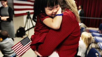 Mother hugs her adopted Chinese daughter at US naturalization ceremony