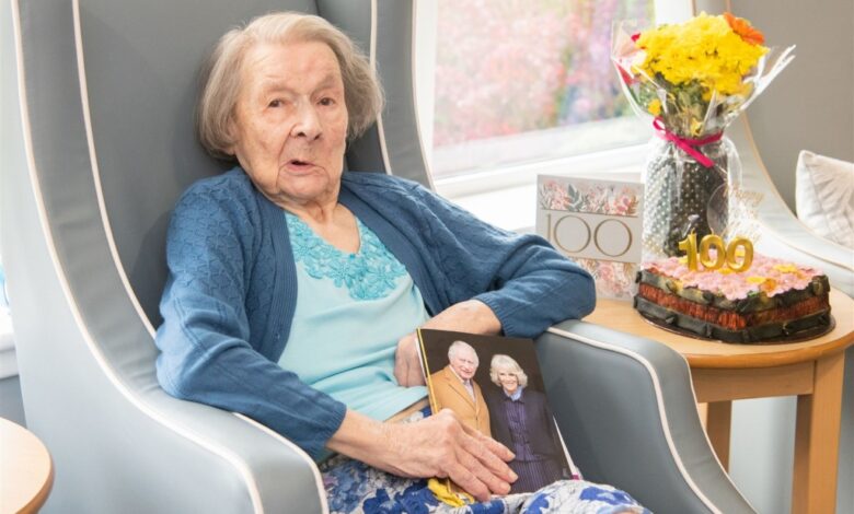 Mary ‘Molly’ Repper, who only gave up the habit at the age of 95, was joined at Weston View Care Home in Moray in Scotland by family and friends to celebrate her 100th birthday.