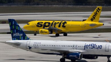 Spirit and JetBlue planes