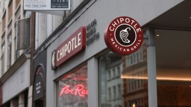 Viral video shows woman assault Chipotle worker over chicken burrito bowl order