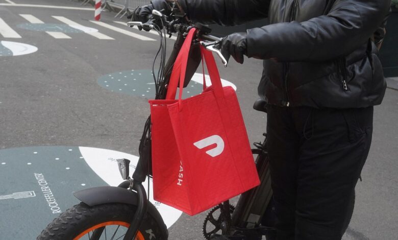 DoorDash delivery person