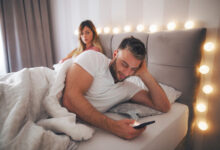 My boyfriend is texting another woman behind my back