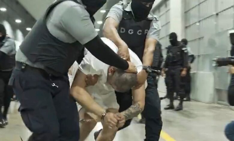 Garcia being handled by guards in El Salvador
