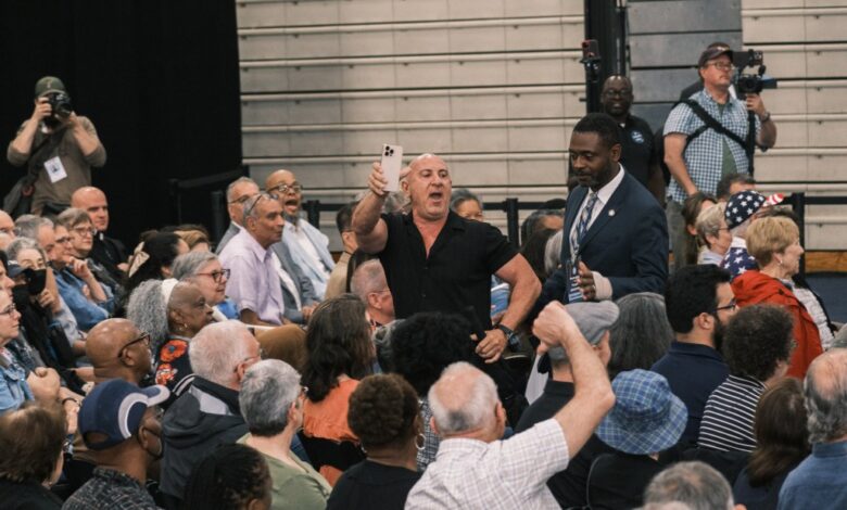 A Trump supporter called for Letitia James to apologize to President Donald Trump at a community event Thursday.