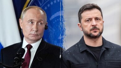 Russian President Vladimir Putin (left) and Ukrainian President Volodymyr Zelenskyy (right) are shown in a side-by-side photo illustration amid ongoing peace negotiations.