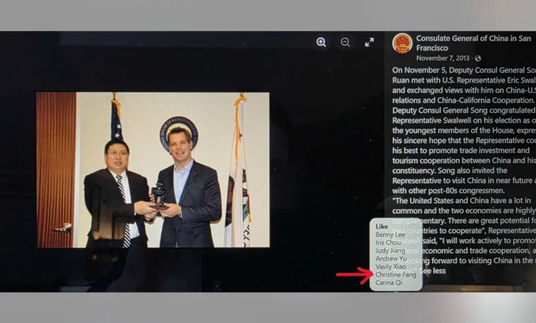 Eric Swalwell poses with senior Chinese diplomat in 2013