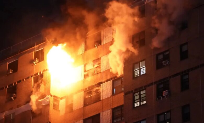 FDNY firefighters battle 4-alarm blaze on top floors of Bronx apartment 1 FDNY firefighters battle 4-alarm blaze on top floors of Bronx apartment
