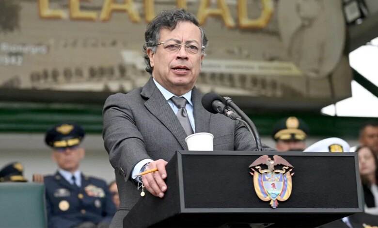 Colombia’s president speaks at a military academy ceremony.