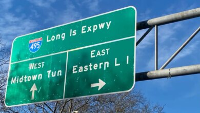 Interstate 495, Long Island Expressway, LIE, road sign with directions to New York City or Long Island.