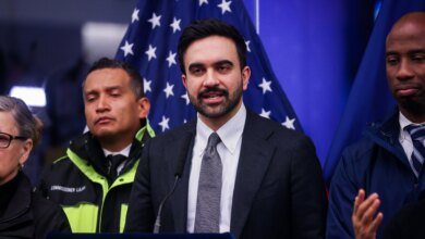 Mayor Mamdani offers 'sloppy' response to NYPD officers attacked with snowballs 2 Mayor Mamdani offers 'sloppy' response to NYPD officers attacked with snowballs