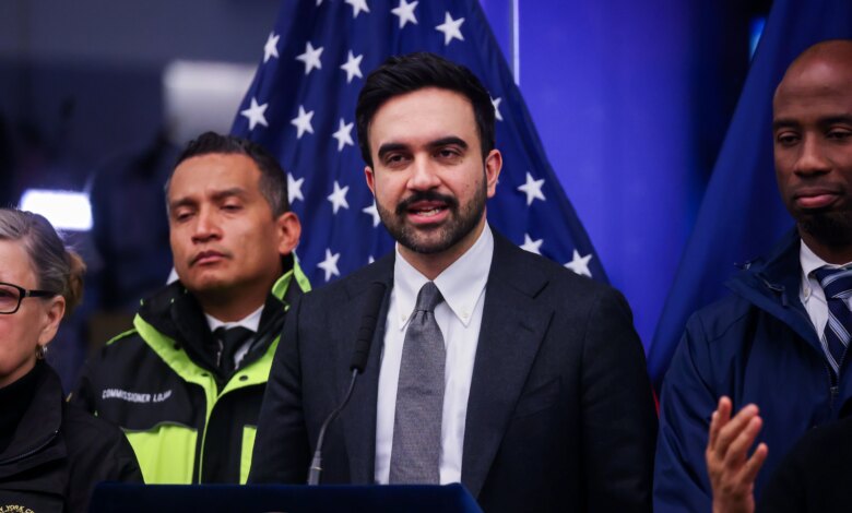 Mayor Mamdani offers 'sloppy' response to NYPD officers attacked with snowballs 1 Mayor Mamdani offers 'sloppy' response to NYPD officers attacked with snowballs