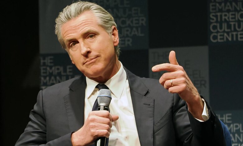 On paroles, Newsom has himself to blame 1 On paroles, Newsom has himself to blame
