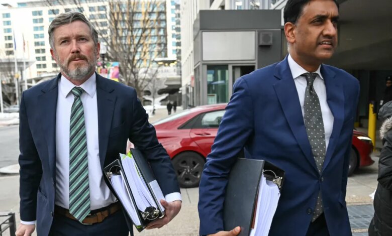 US Representatives Thomas Massie and Ro Khanna arriving at a Department of Justice office.
