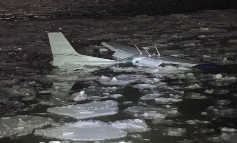 A Cessna 172 aircraft crashed in the Hudson River, surrounded by chunks of ice.