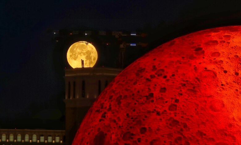 Total lunar eclipse creates blood moon to delight of onlookers