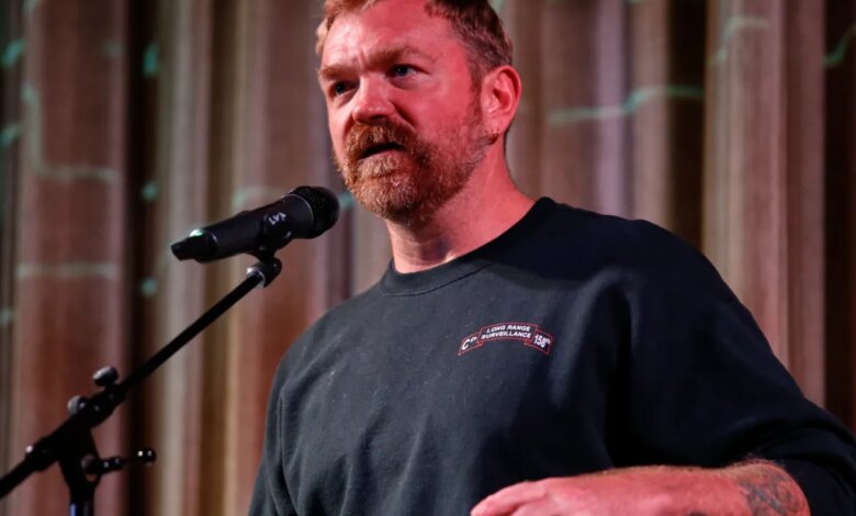 Graham Platner speaking at a town hall.