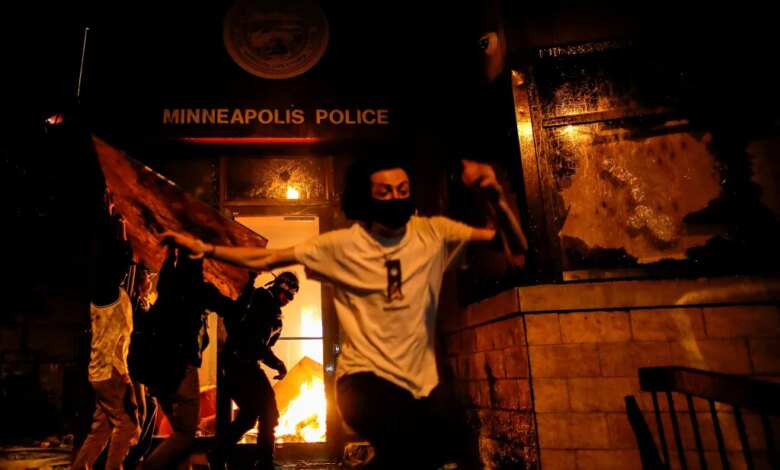 Protesters in Minneapolis setting fire to the entrance of a police station.