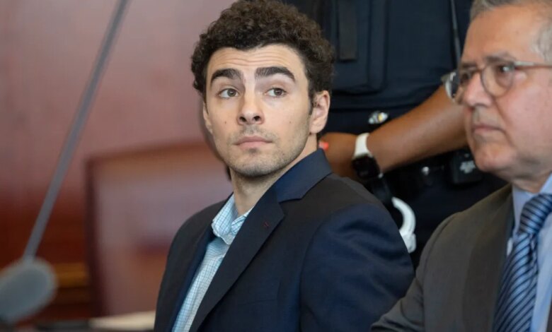 Luigi Mangione, accused of killing UnitedHealthcare CEO Brian Thompson, looking right from a courtroom.