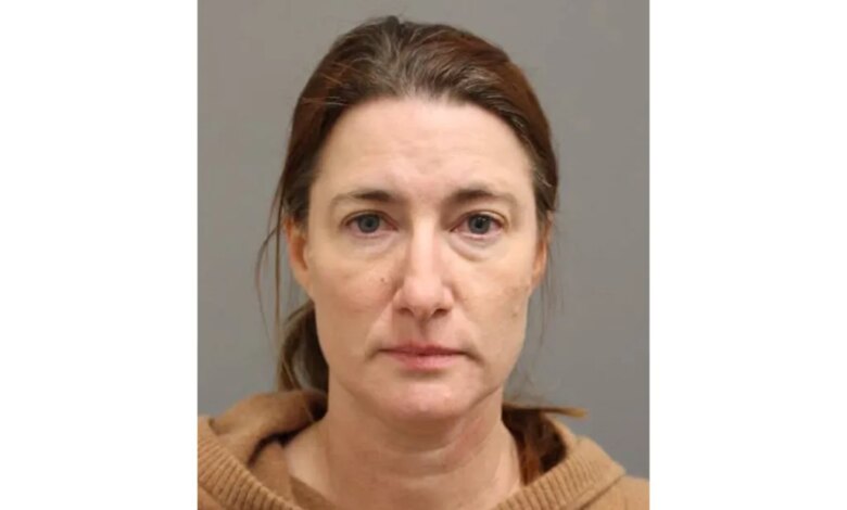 Mugshot of Julie DeVuono.