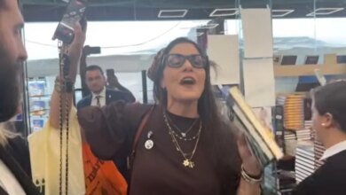 Stephanie Benshimol confronts Mayor Zohran Mamdani in a Judaica store.